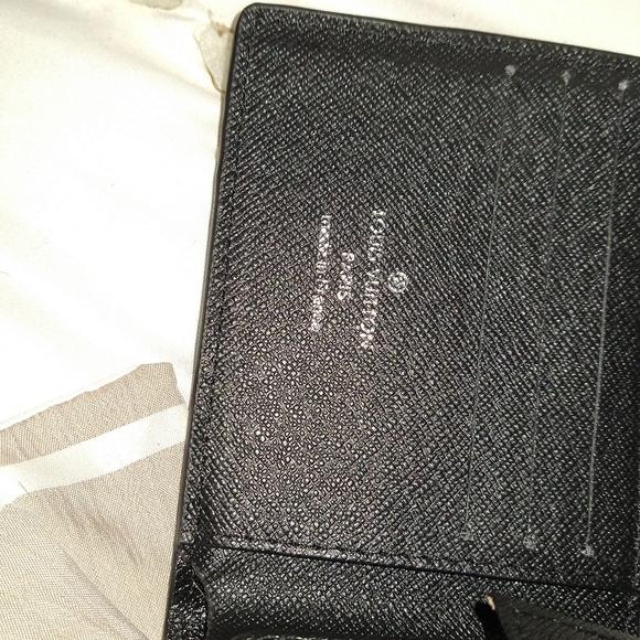 louis Vuitton Amerigo wallet. - Picture 2 of 5